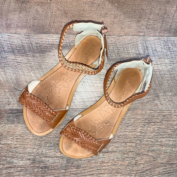 ModCloth Bamboo Sandals - Picture 4 of 13